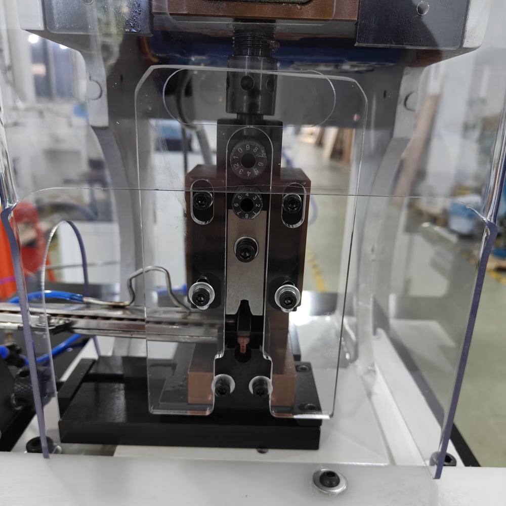 Auto Feeding Nylon Insulated Female Spade Terminal Crimping Machine