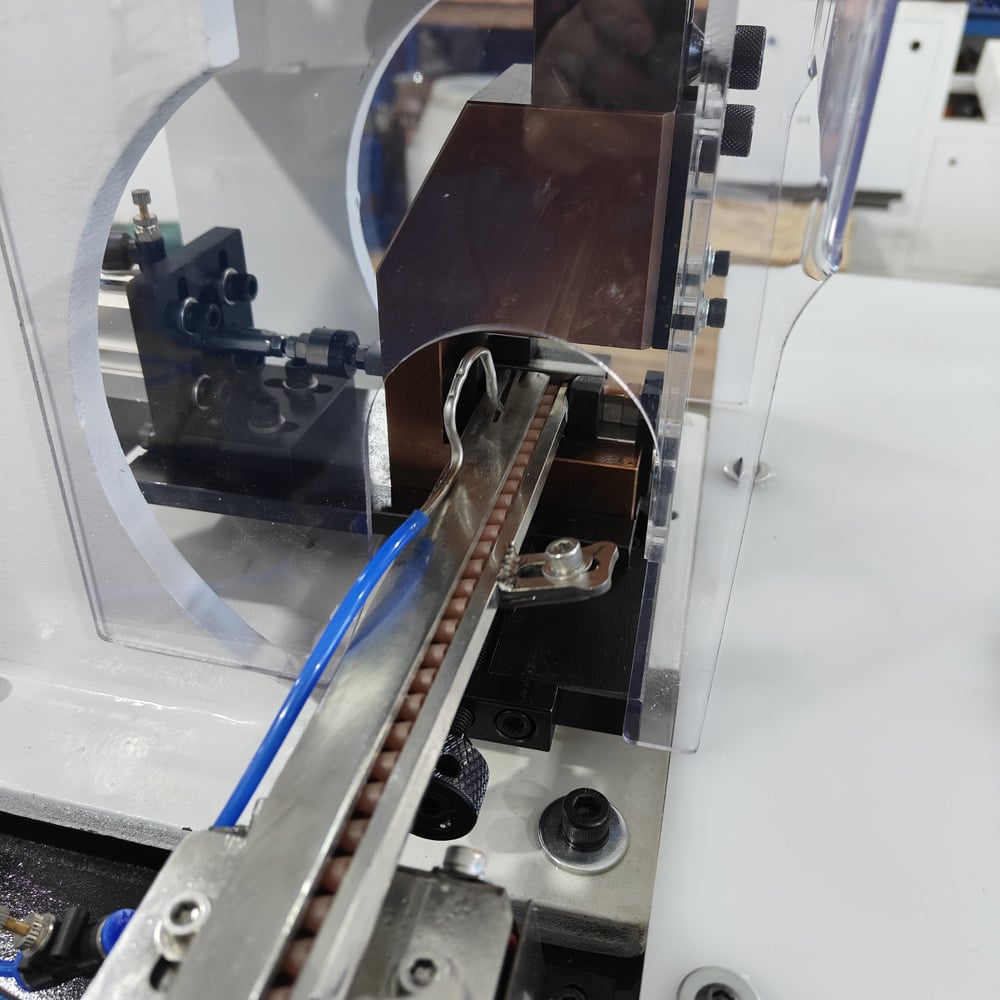 Auto Feeding Nylon Insulated Female Spade Terminal Crimping Machine